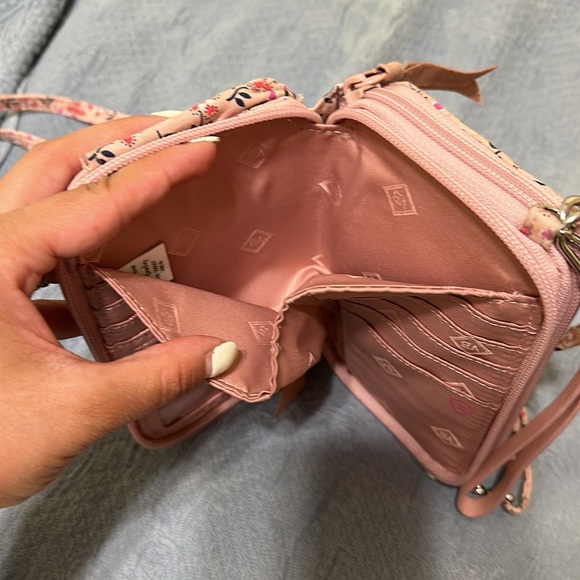 Vera Bradley RFID All in One Crossbody in Sweethearts and Flowers - Picture 5 of 9